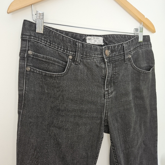 ✨️ Free People Jeans Destroyed Ankle Skinny Jeans Raw Black Color Size 29 - Picture 6 of 16